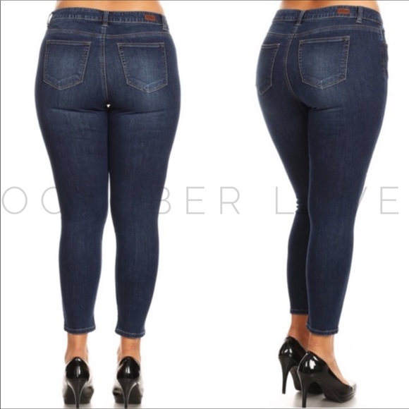 Curvy Fit, Mid Rise Classic Stone Wash Ankle Jean. - Picture 2 of 8